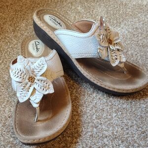 Clarks White Floral Leather Thong Sandals